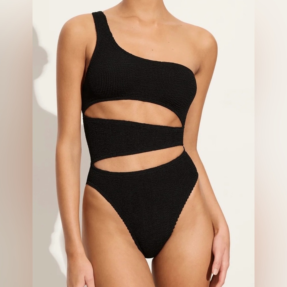 Bond-eye Black One-Shoulder Cutout Swimsuit